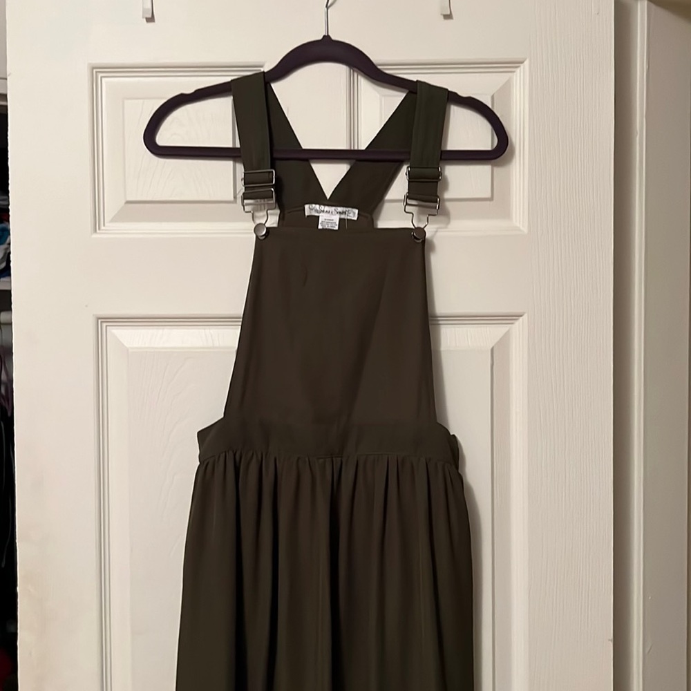 NWT Olive jumper dress. Size M.